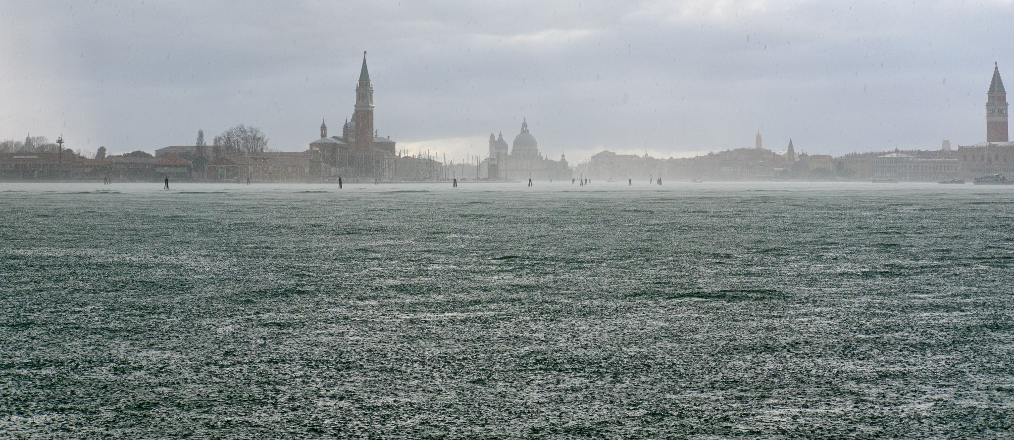 Lagune im Regen