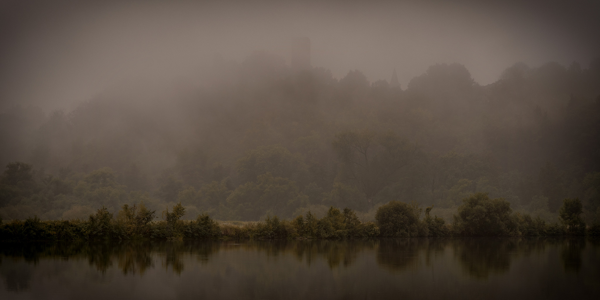 Burg Blankenstein im Nebel