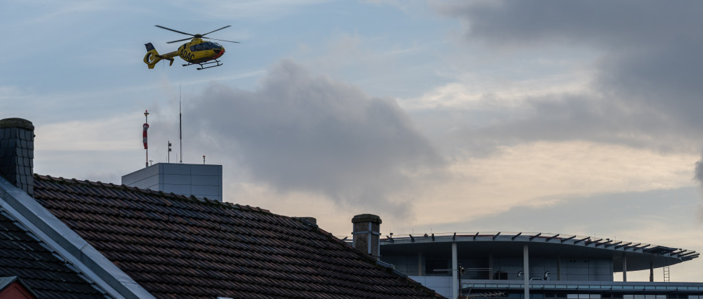 Helikopter Im Anflug Auf Das Bergmannsheil