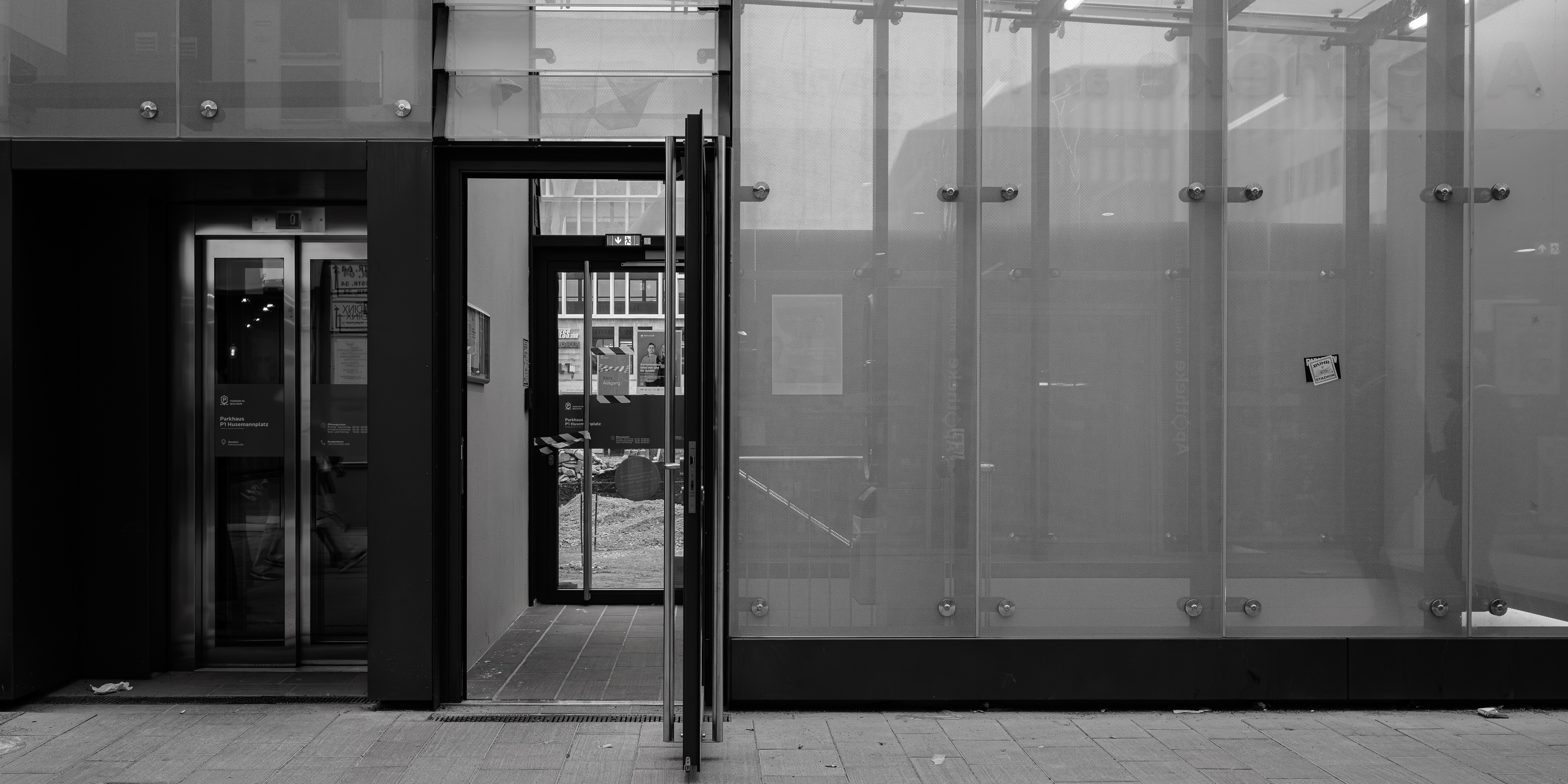 Husemannplatz Eingang zum Parkhaus – 9. November 2024