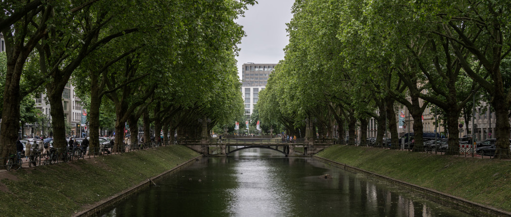 Im Hintergrund ist die Girardetbrücke zu sehen.